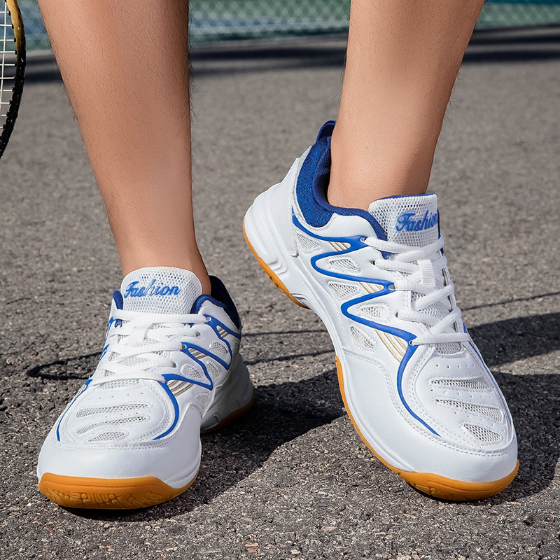 New Sports Shoes for Men and W - огляд і ціна Badminton Vector